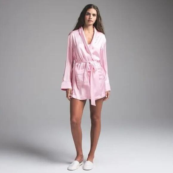 SKIMS Other - RARE NWT HOTEL SKIMS SHINE ROBE IN BABY PINK SIZE SMALL